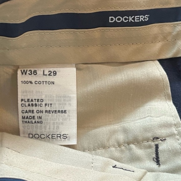 Dockers Men’s Classic Fit Pleated Dress Pants Dark Blue Navy 36x29 Pockets - Picture 6 of 7